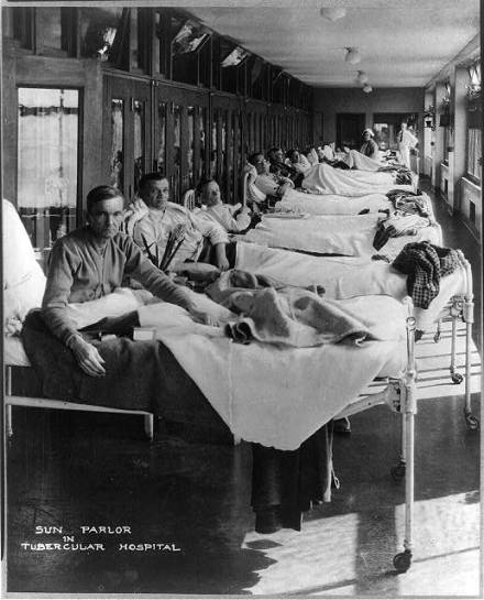 Sun parlor in tubercular hospital. [between ca. 1910 and ca. 1920] Dayton, Ohio (Library of Congress Prints and Photographs Division Washington, D.C. 20540 USA http://hdl.loc.gov/loc.pnp/pp.print)