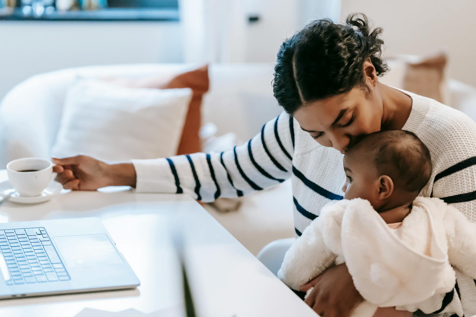 Top 10 States for Working Moms in 2026